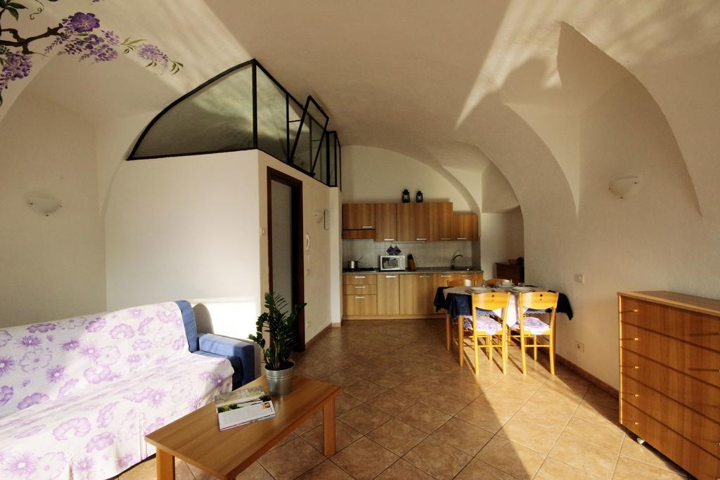 Residence Celeste Меццегра Экстерьер фото